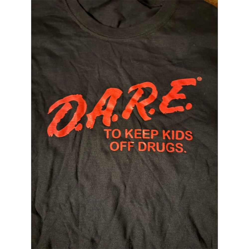 Vintage D.A.R.E. T-Shirt Black Unisex S "Keep Kids Off Drugs" Graphic Tee - Picture 2 of 3